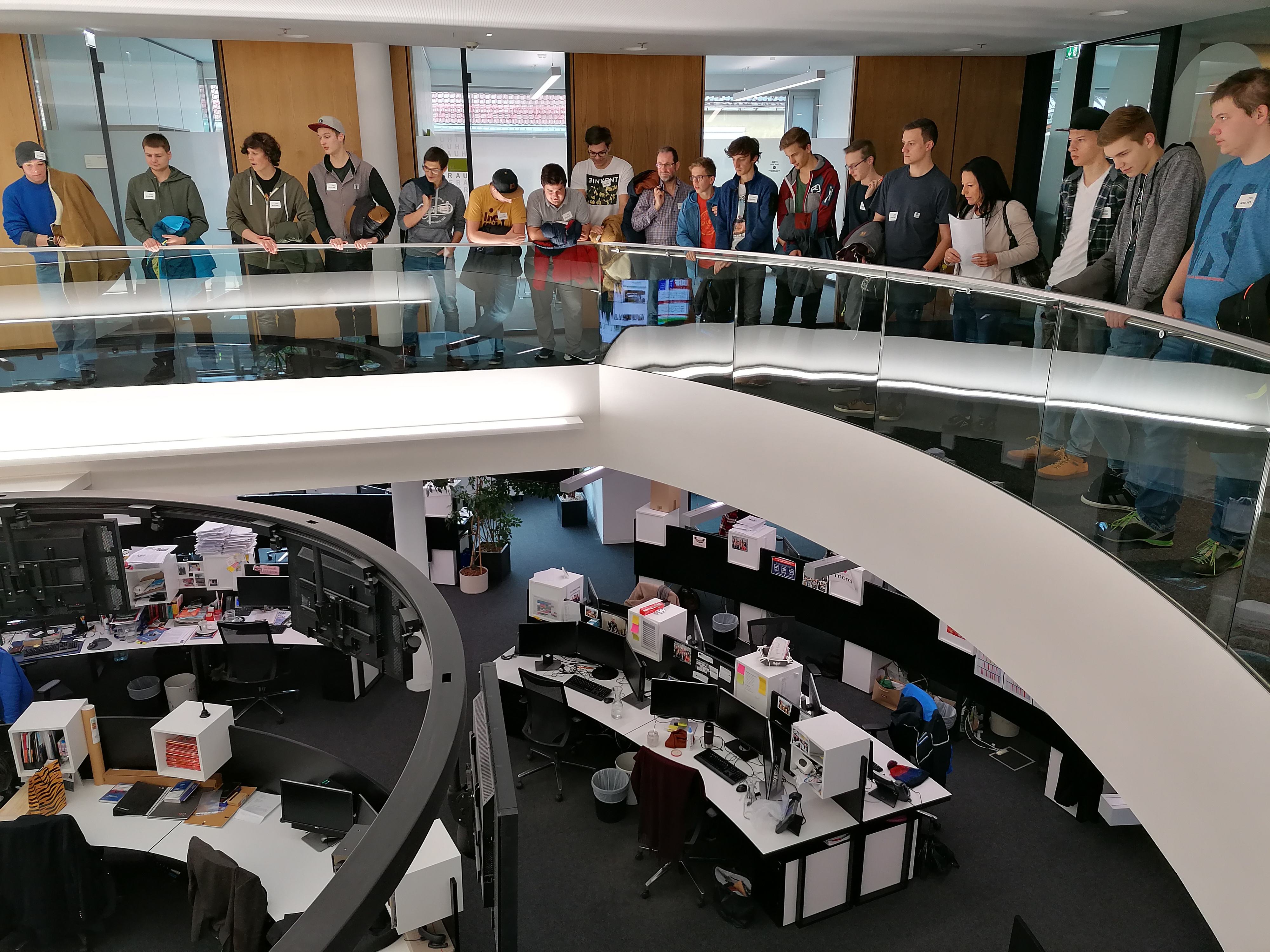 Im Newsroom und im Radio - HTL Fulpmes auf Besuch bei der TT