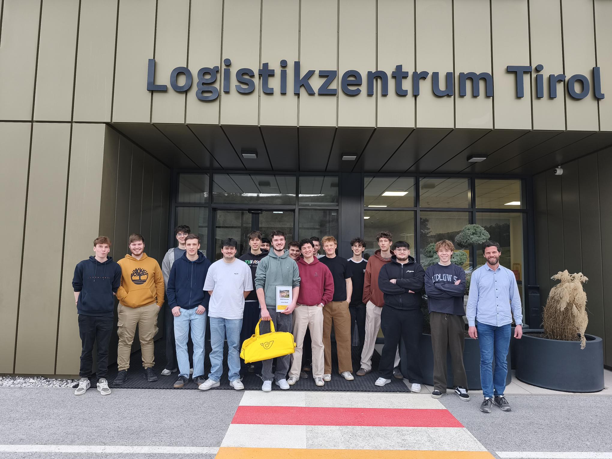 Exkursion Logistikzentrum der Post in Vomp
