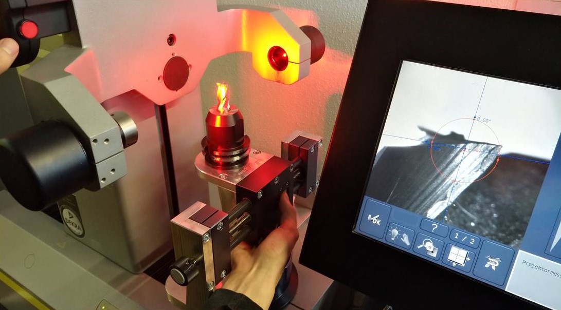 Verstellbarer Werkzeugadapter